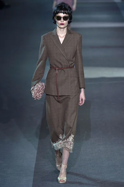 Look 33
